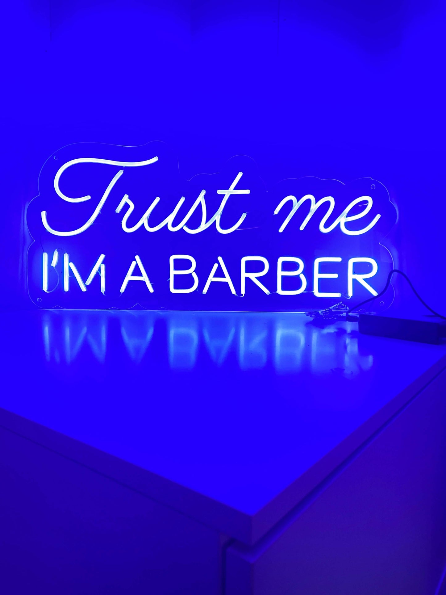 Placa de neon "Confie em mim, sou um barbeiro" - The Art Neon