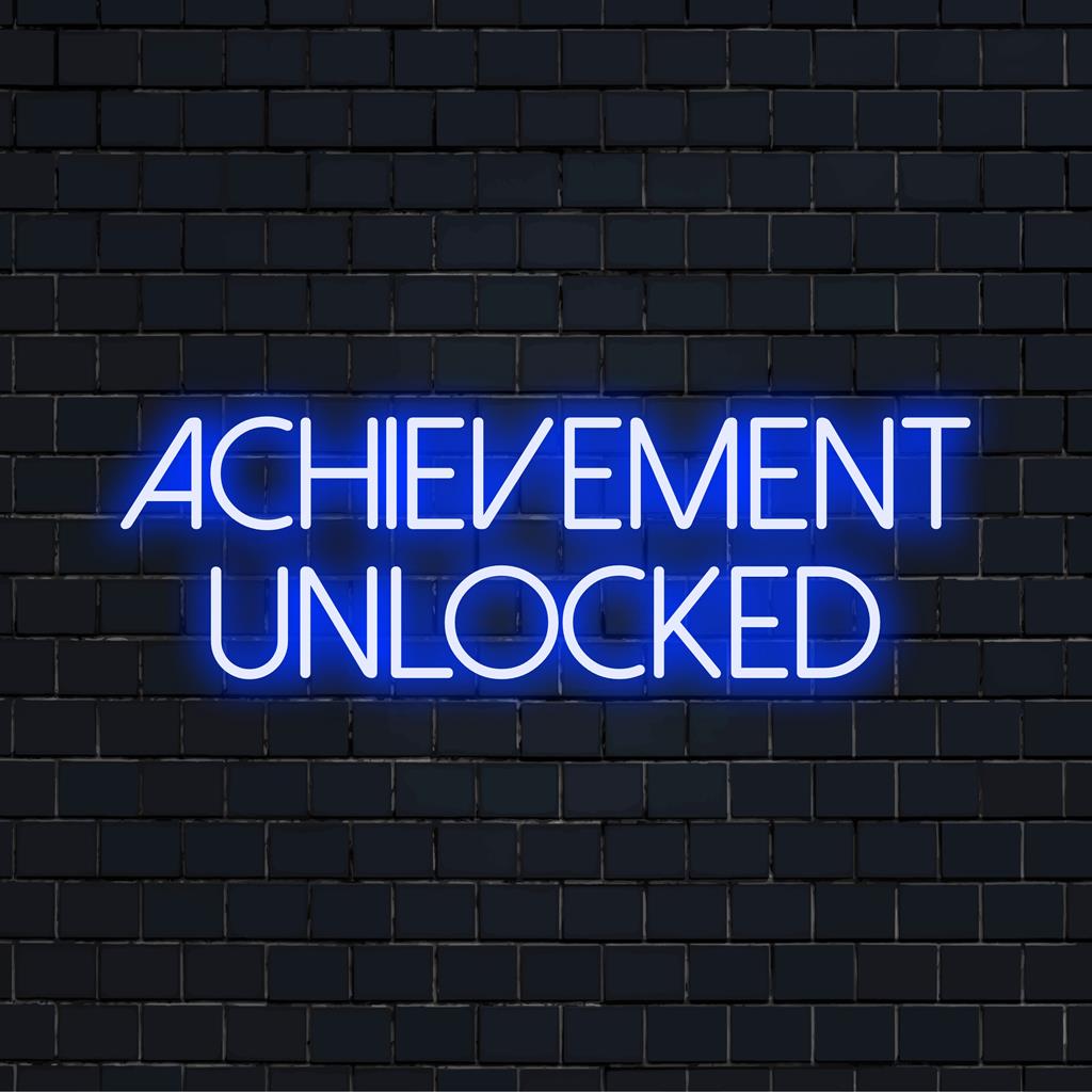 Placa de neon LED vibrante com texto brilhante "Achievement Unlocked", perfeita para energizar qualquer espaço com um design moderno.