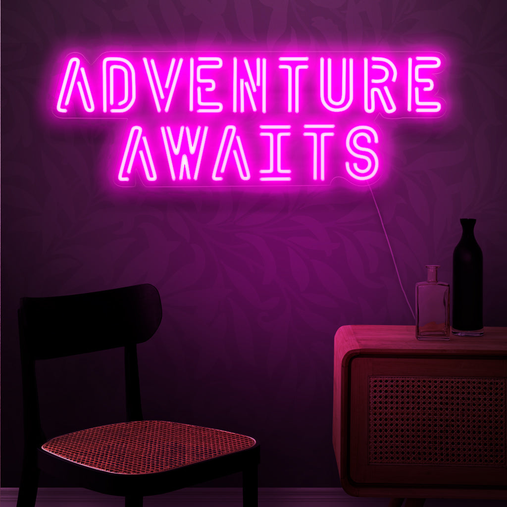 "A Aventura Aguarda Neon" é uma adição inspirada na paixão por viagens para o seu interior com tema de viagem. Uma luz neon que incentiva o senso de aventura e exploração.