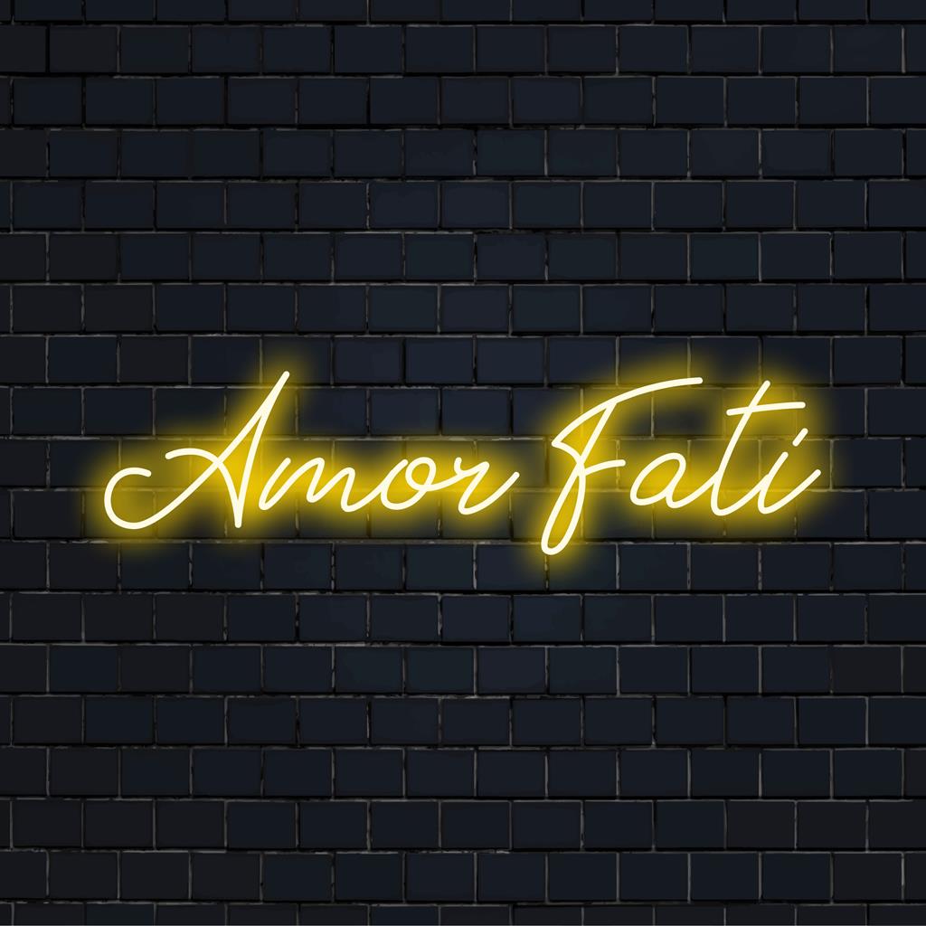 Letreiro de neon vibrante Amor Fati brilhando com arte LED personalizada, perfeito para dar um toque especial a qualquer espaço com decoração de luz moderna.