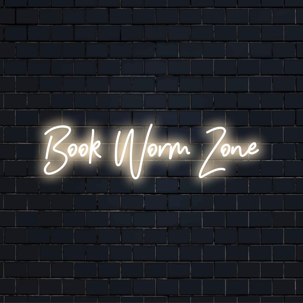 Placa de LED neon personalizada com a frase "Book Worm Zone" em tipografia divertida, perfeita para decorar um cantinho de leitura aconchegante.