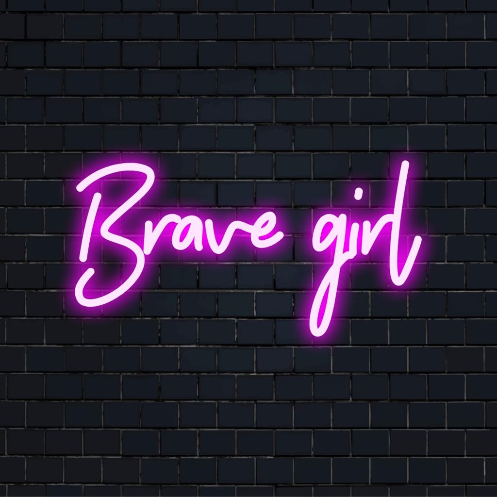 Placa de LED neon vibrante Brave Girl, perfeita para decoração de parede inspiradora, adicionando elegância e brilho personalizados a qualquer espaço.
