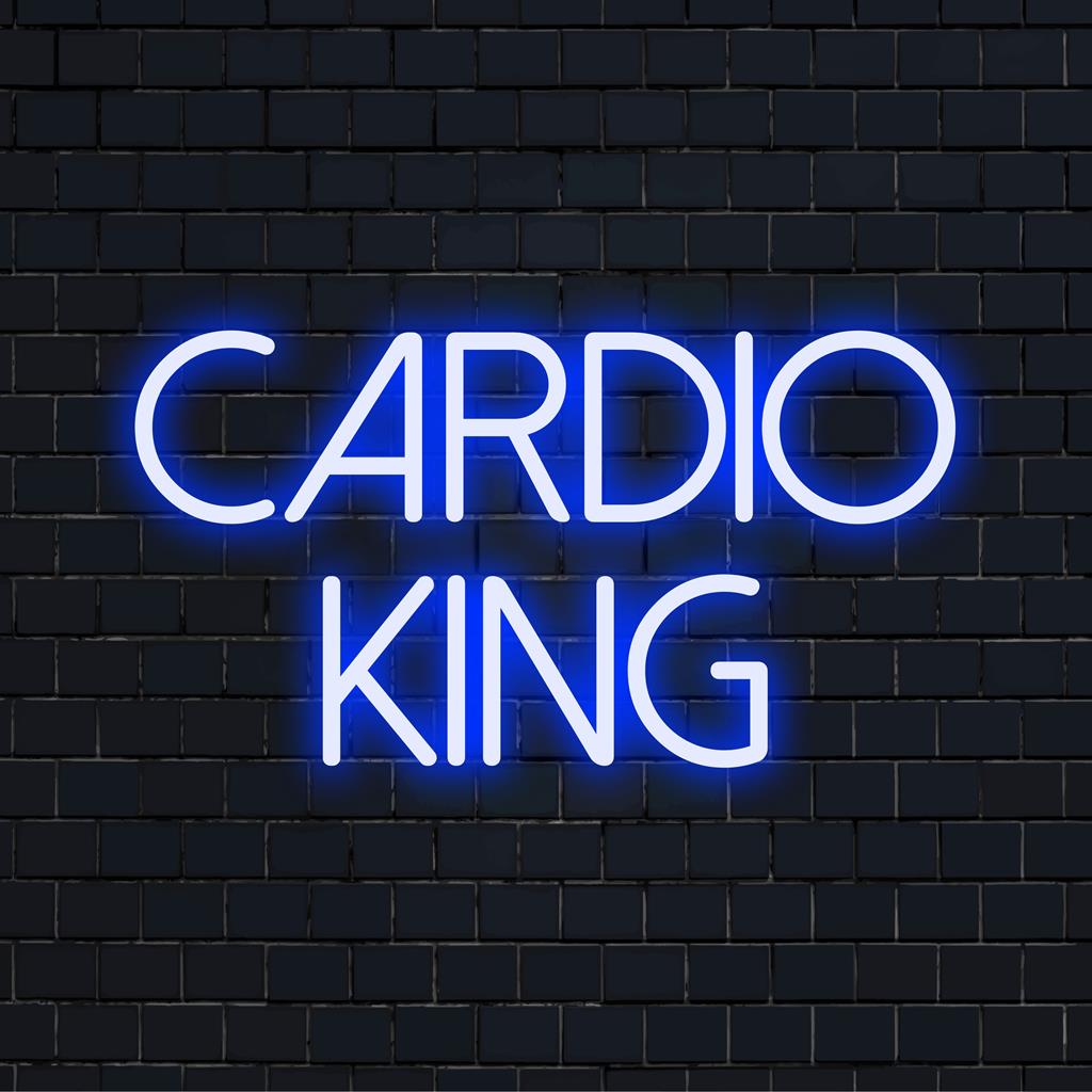 Placa de LED neon com a frase Cardio King, perfeita para entusiastas de fitness que buscam uma decoração vibrante e personalizada.