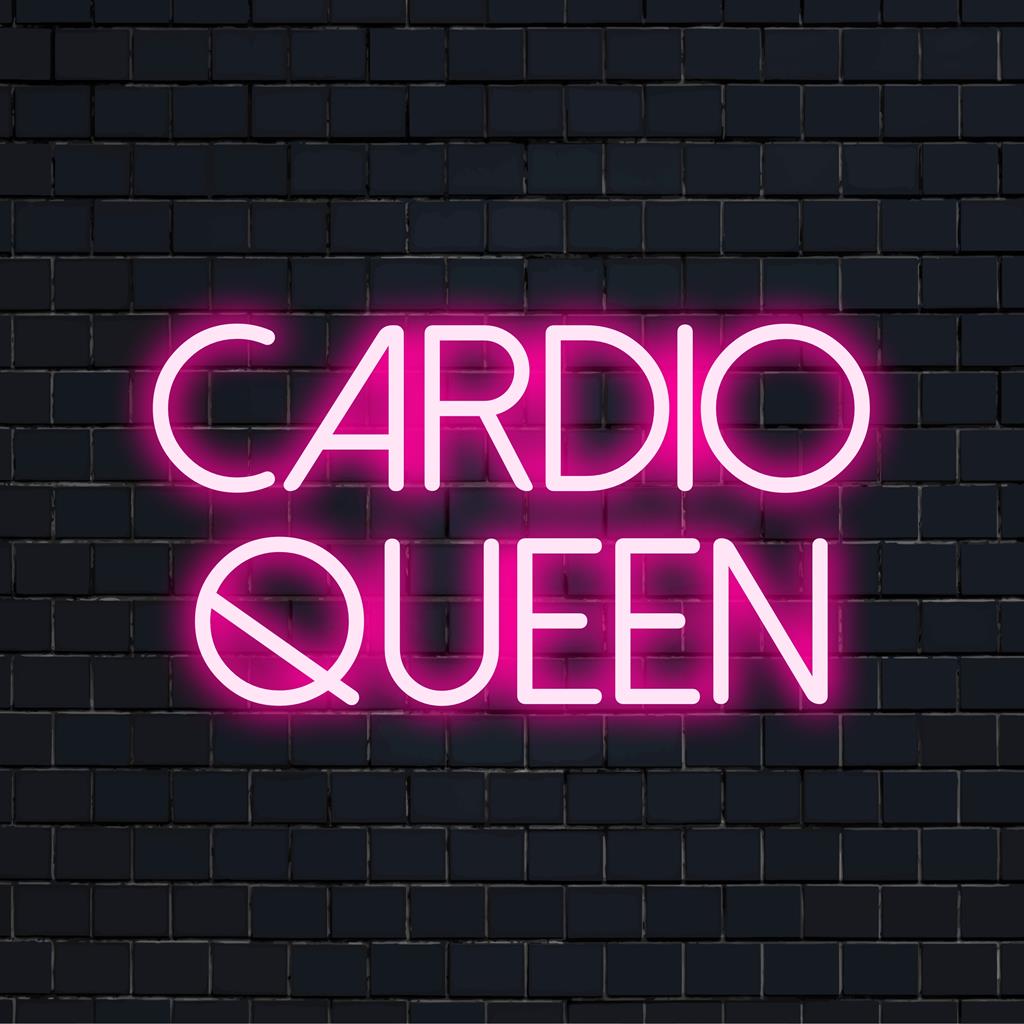 Placa de neon LED personalizada com a inscrição Cardio Queen e letra cursiva elegante, ideal para espaços de treino ou decoração inspirada em academias.