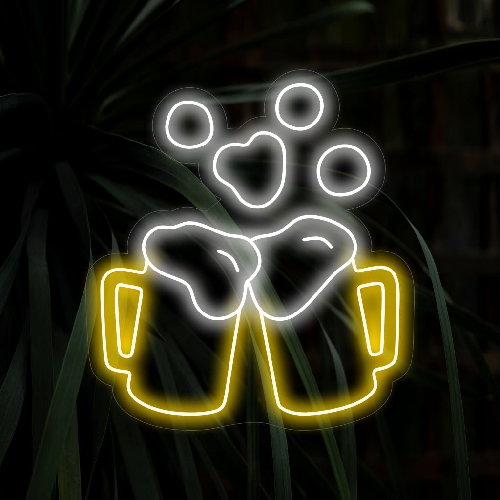 "Placa de neon "Cheers With Beer" é uma adição festiva e comemorativa ao interior do seu bar. Uma luz neon que convida você a levantar o copo e comemorar.