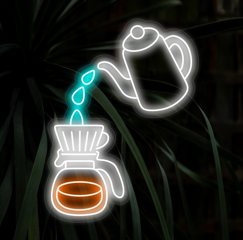 "Placa de neon para cafeteira e chaleira" ��� Uma luz neon estilosa e com cafeína que exibe a imagem icônica de uma cafeteira e chaleira, dando ao seu cantinho de café ou cafeteria um ambiente acolhedor e convidativo.
