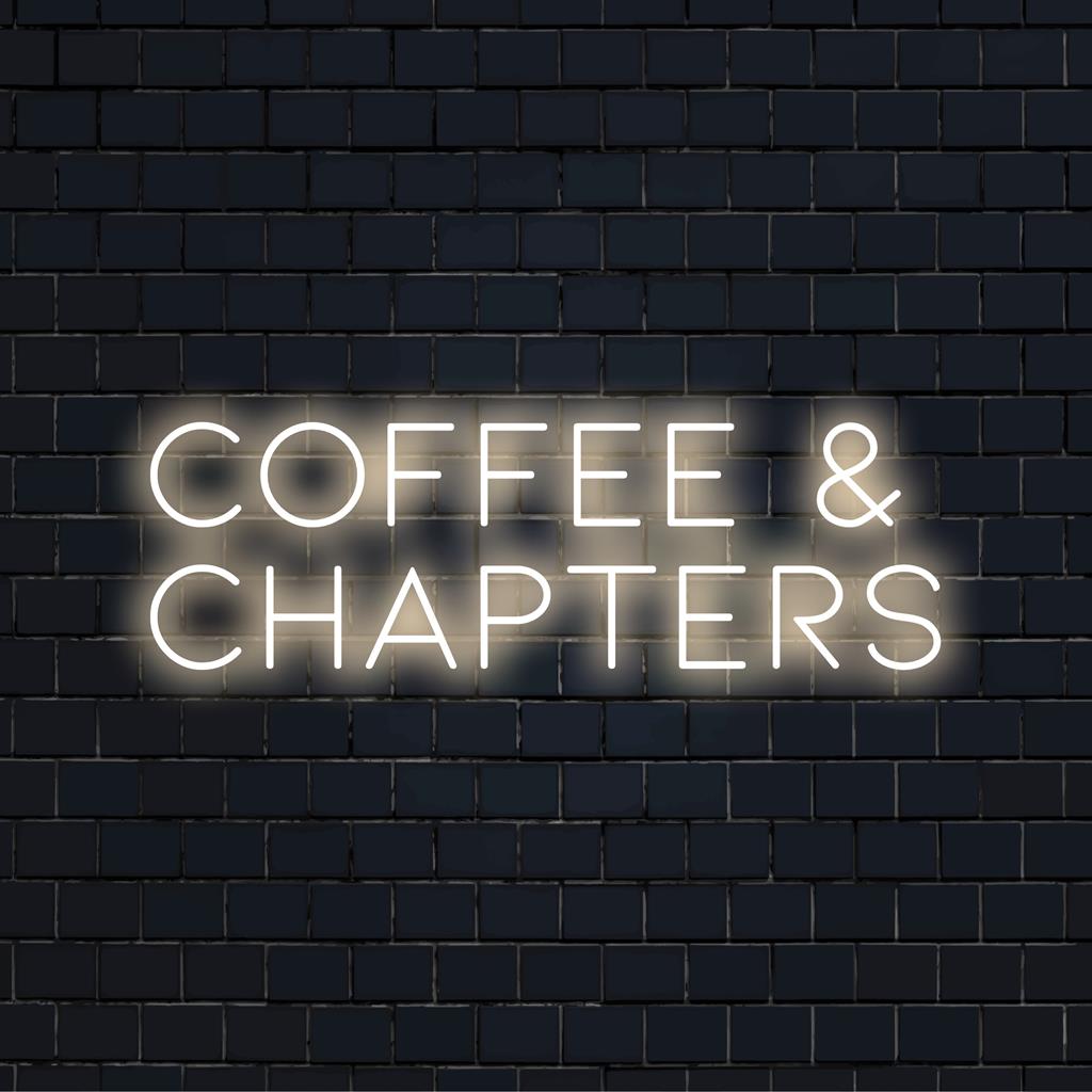 Letreiro de neon LED com a frase "Coffee And Chapters", perfeito para cantinhos de leitura aconchegantes e para quem gosta de café. Decoração personalizada com neon.