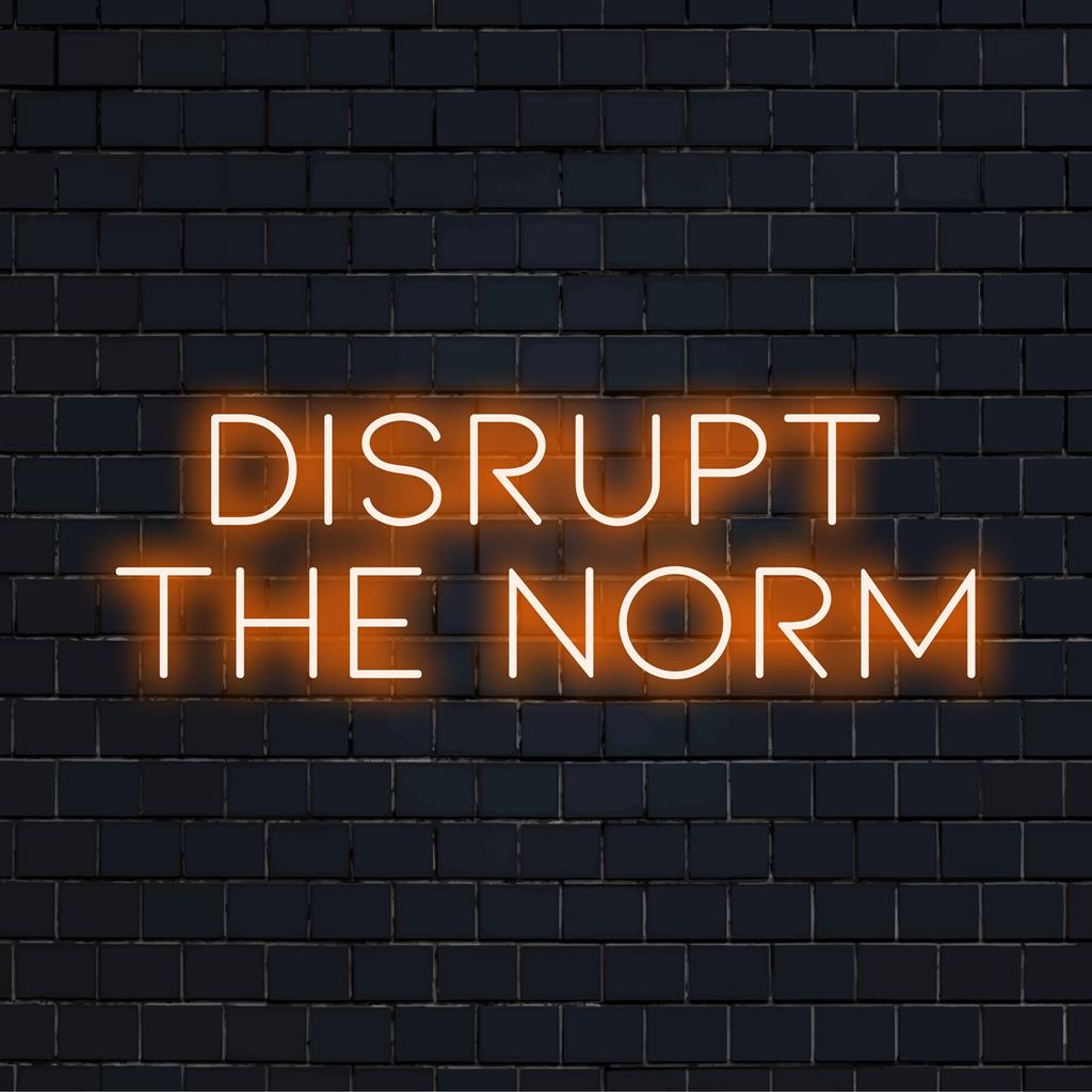 Placa de neon LED exibindo uma mensagem ousada "Disrupt The Norm", perfeita para uma decoração moderna e ousada.