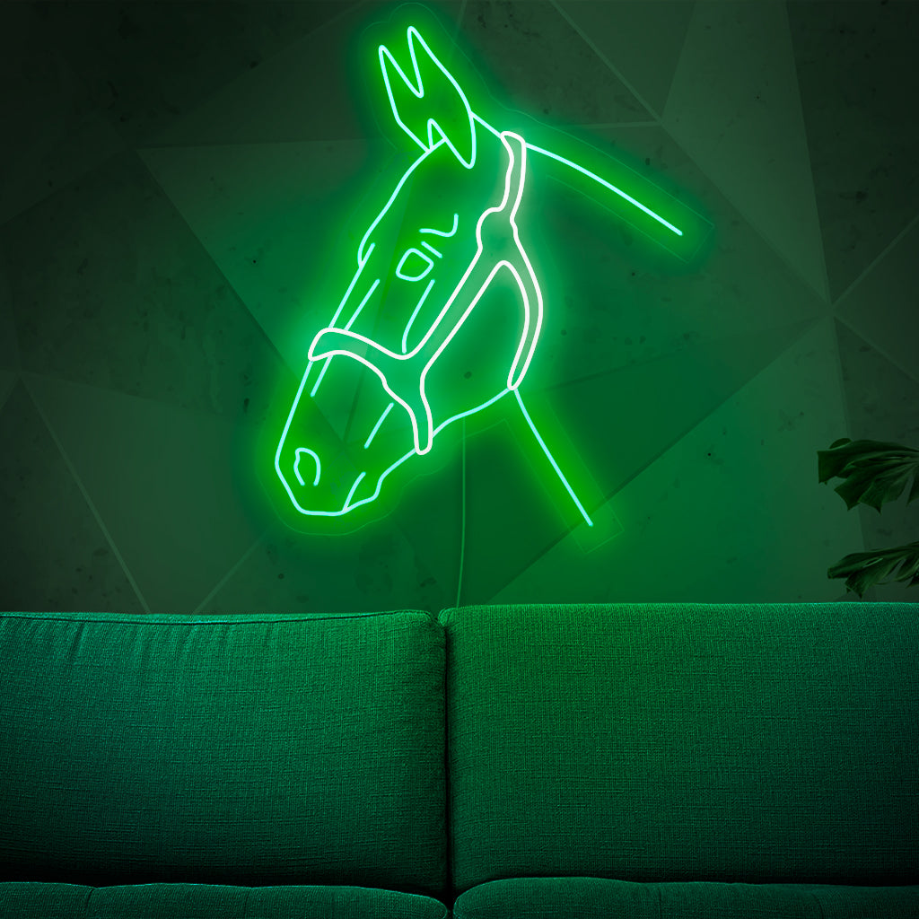O "Placa de neon de burro" acende com um brilho encantador, celebrando a natureza excêntrica dos burros, tornando-o ideal para entusiastas de animais e ambientes com temas de fazenda.
