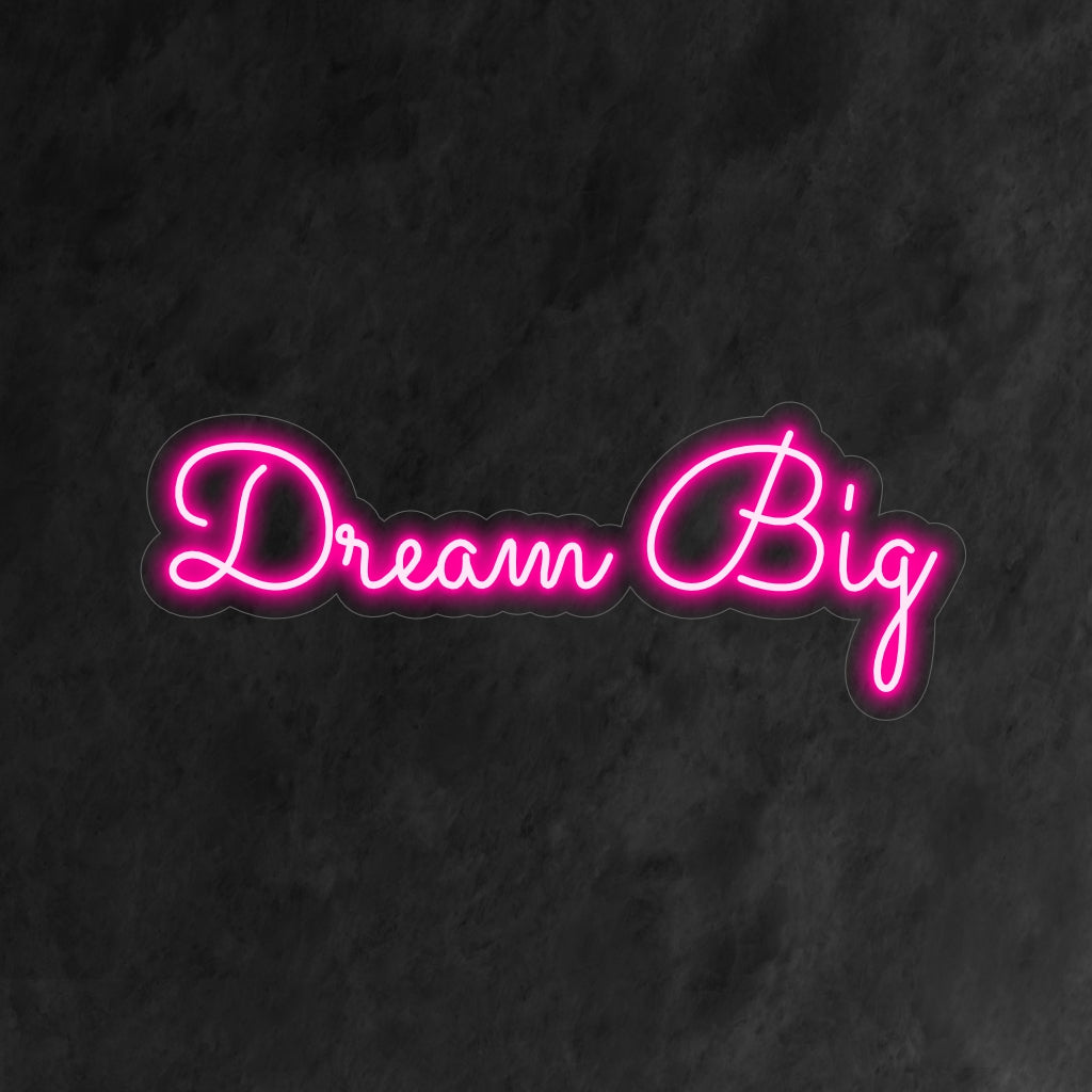 O letreiro de néon "Dream Big Neon" acende com um brilho motivacional, inspirando ambição e aspiração, o que o torna perfeito para espaços dedicados ao crescimento pessoal e incentivo.