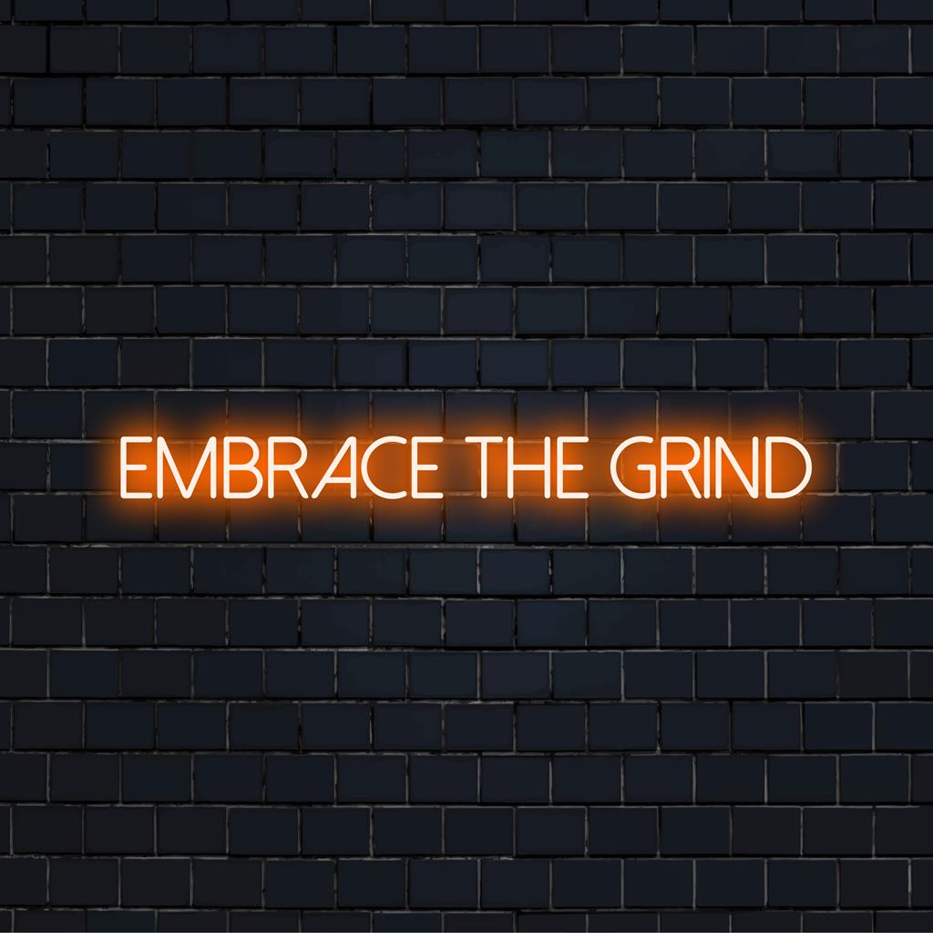 Placa de neon LED Embrace The Grind feita sob medida com uma citação inspiradora, perfeita para decoração motivacional.
