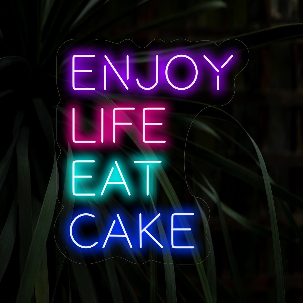 O letreiro de néon "Enjoy Life Eat Cake" acende com um brilho suave, perfeito para padarias e espaços que celebram os momentos alegres da vida.