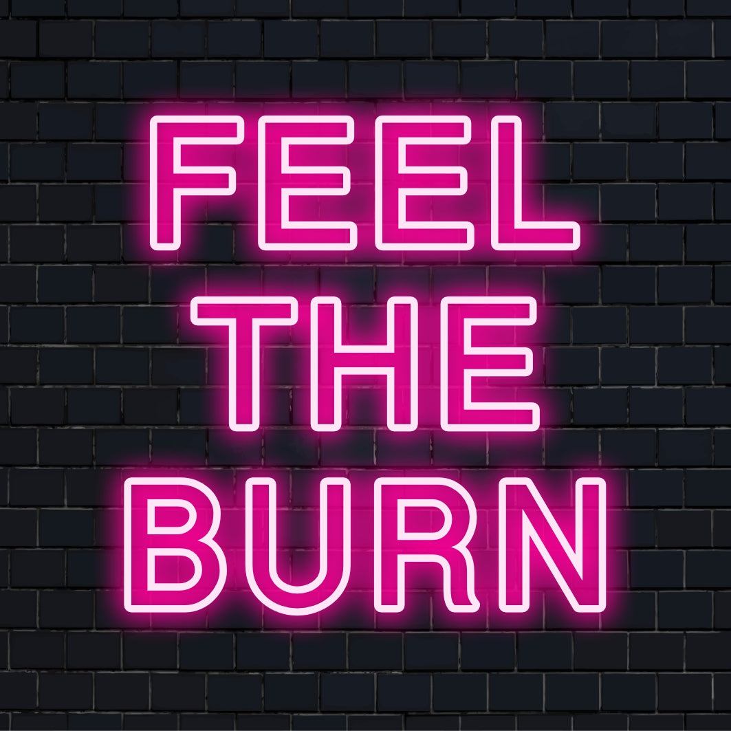 Placa de neon LED personalizada com a frase Feel The Burn; arte de parede neon vibrante, perfeita para amantes do fitness.