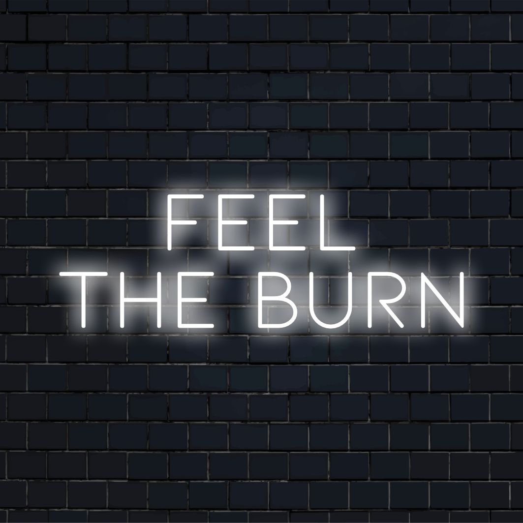 Arte neon vibrante "Feel The Burn". Brilho LED personalizado, ideal para detalhes de decoração moderna. Letreiro neon chamativo.