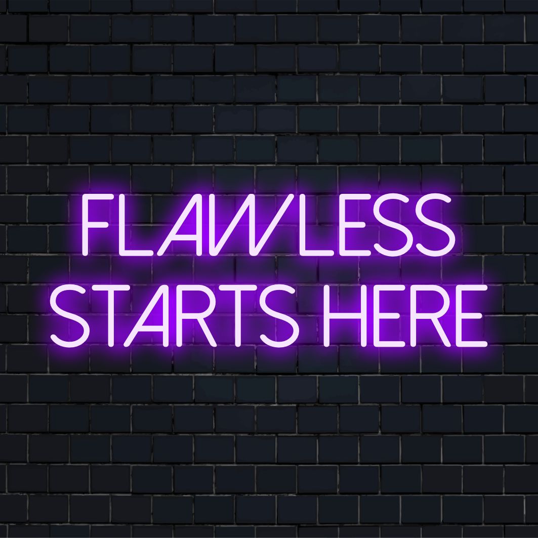 Placa de LED neon personalizada com os dizeres "Flawless Starts Here" em letras brilhantes, ideal para decoração moderna ou fundos para selfies.