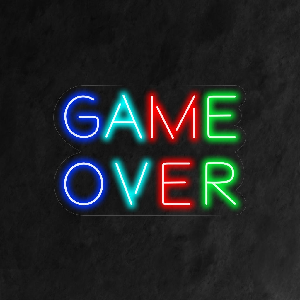 "Placa de Neon Game Over" é uma adição nostálgica e retrô ao seu ambiente com temática gamer. Uma luz neon que captura a essência dos jogos clássicos.