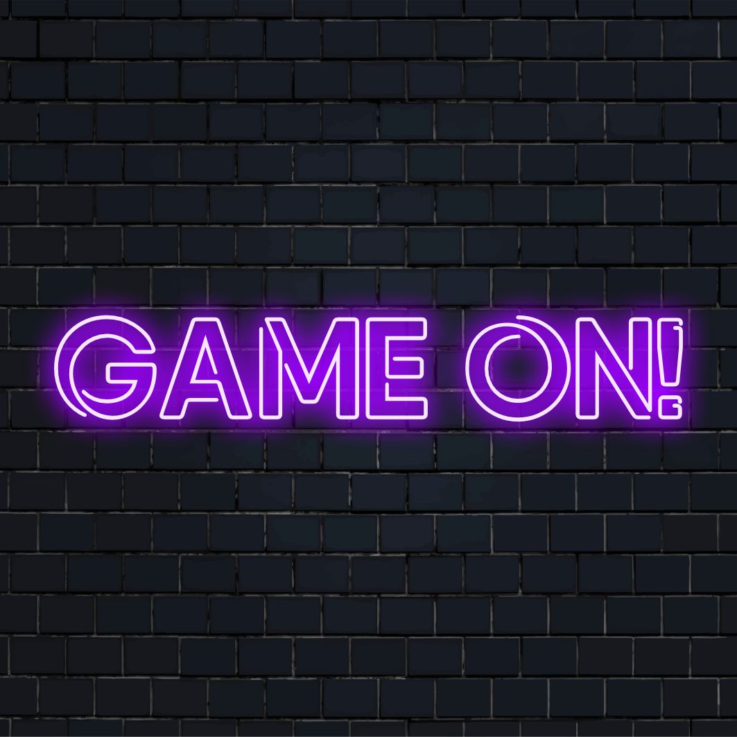 Placa de LED neon vibrante "Game On!", decoração de luz neon perfeita para salas de jogos, com letras em negrito e um design dinâmico.