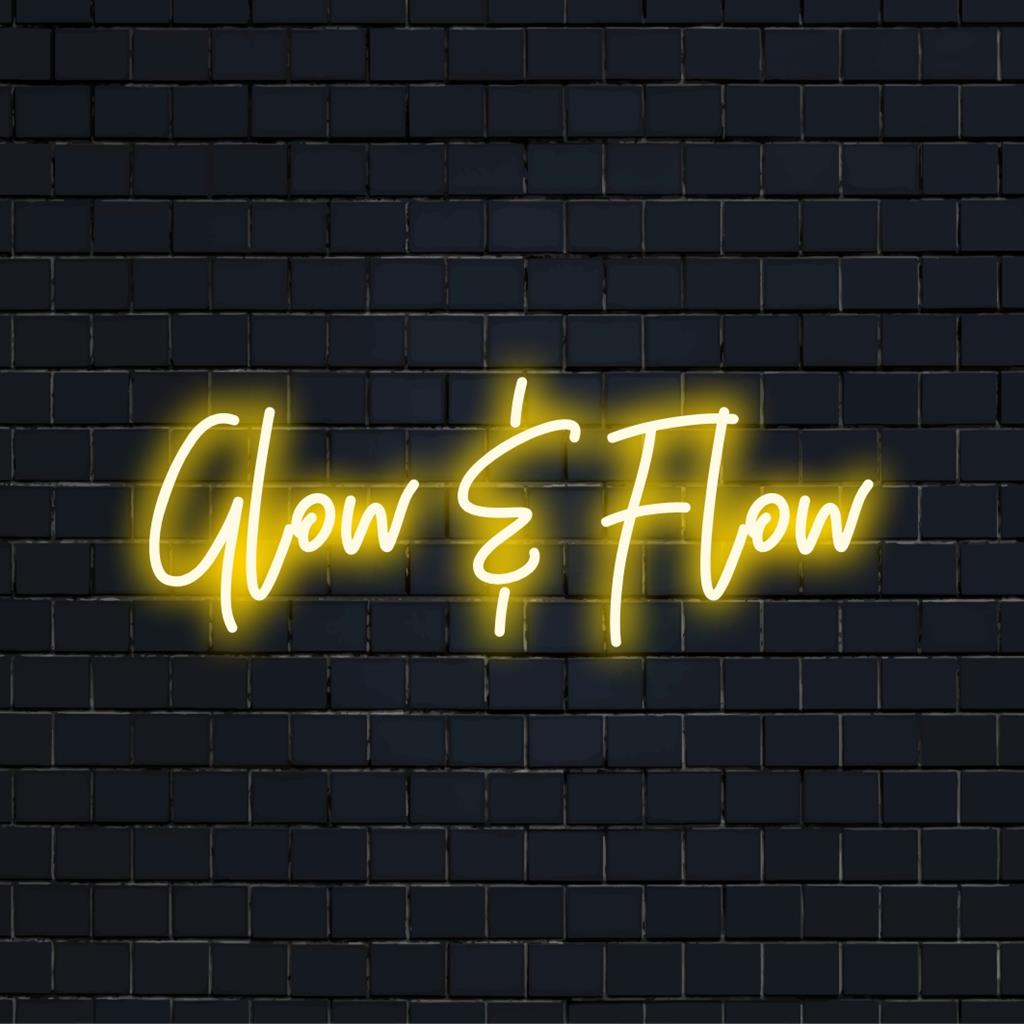 Letreiro de neon LED da Glow And Flow, apresentando arte neon personalizada para espaços pessoais vibrantes. Ideal para decoração de interiores exclusiva.