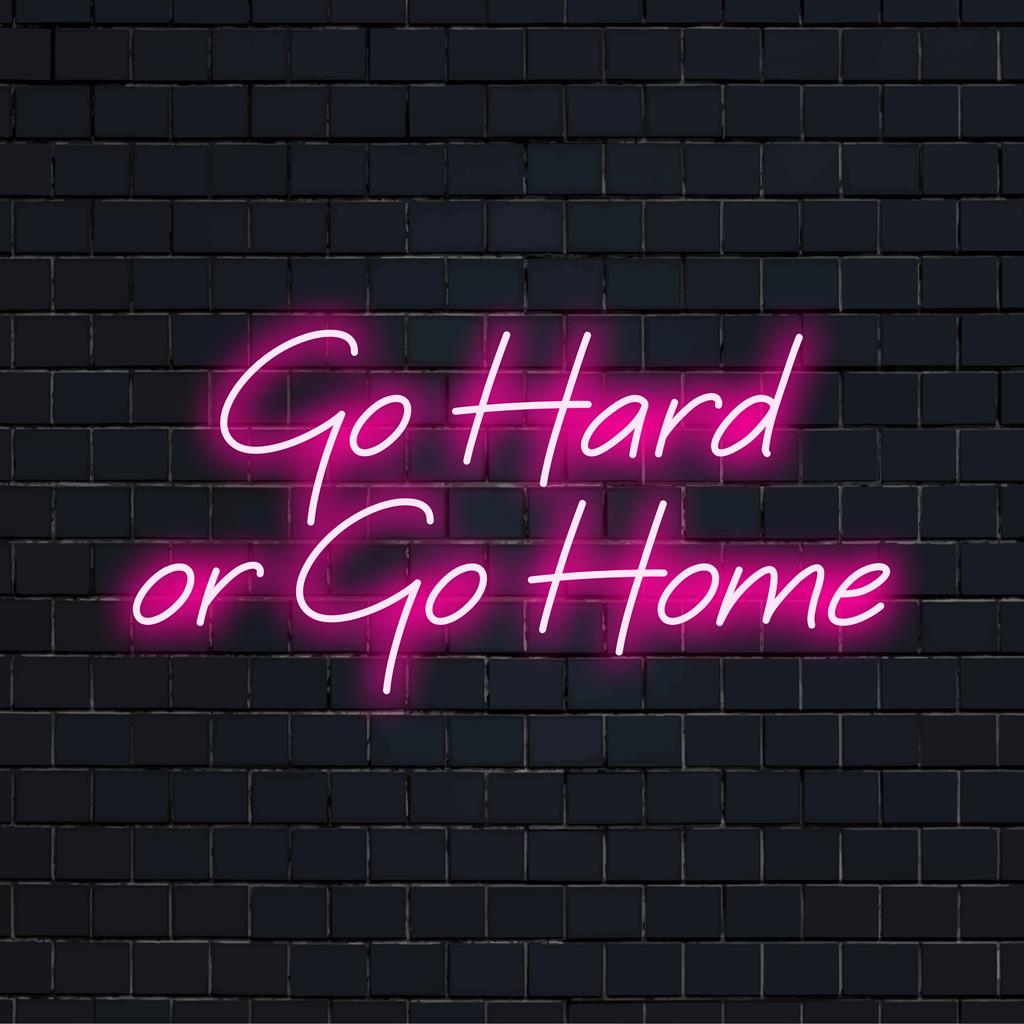 Letreiro de neon LED com a frase "Go Hard Or Go Home", ideal para uma decoração ousada e personalizada. Brilho intenso e motivacional para qualquer espaço.
