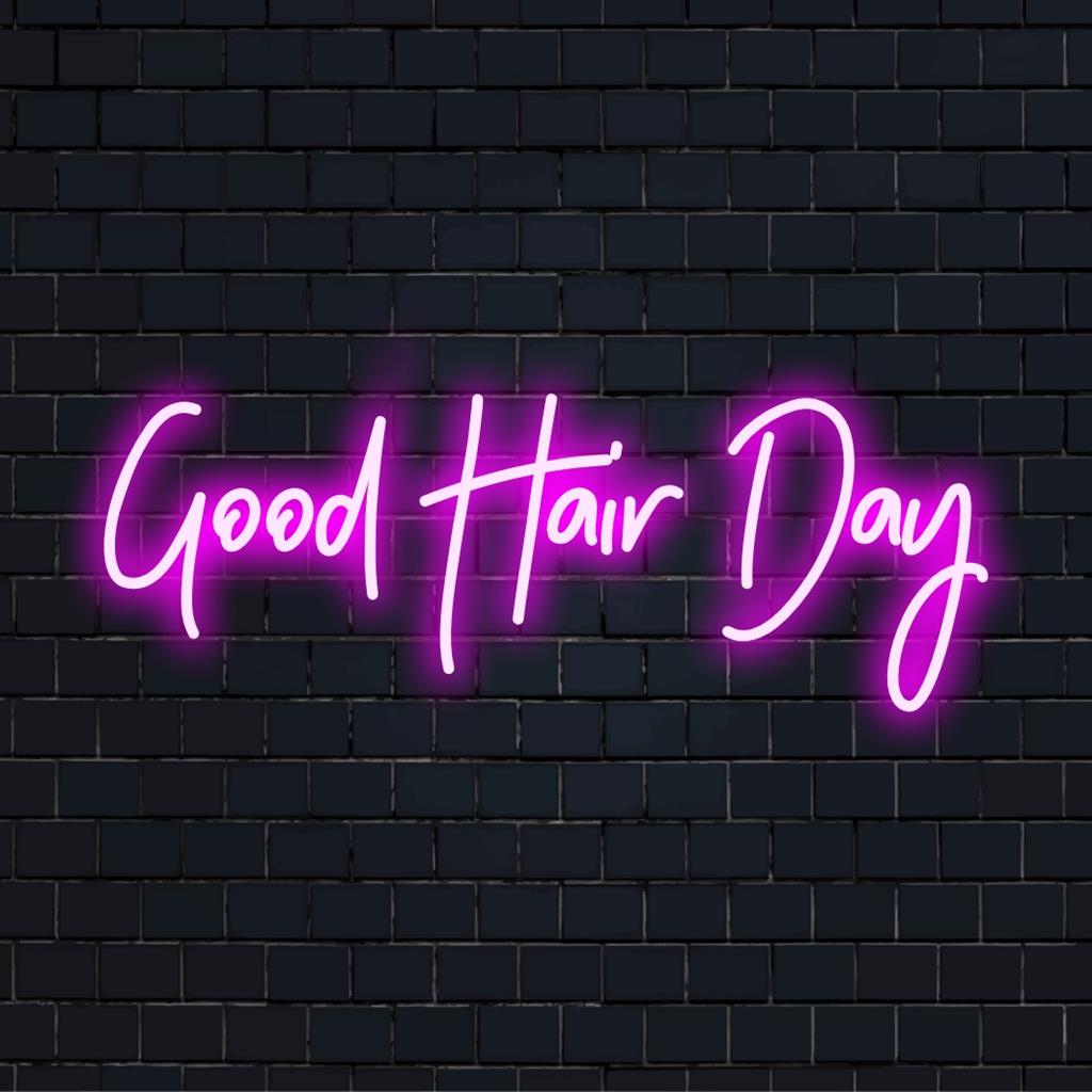 Placa de neon LED personalizada com a frase "Good Hair Day" em letras grandes e brilhantes; decoração versátil com luz neon para espaços vibrantes.