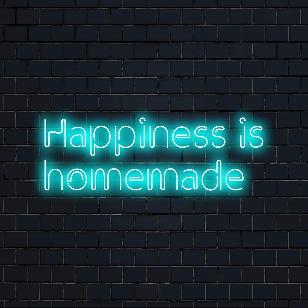 A vibrante placa de LED com os dizeres "Happiness Is Homemade" acrescenta um toque alegre a qualquer espaço com seu brilho neon personalizado.