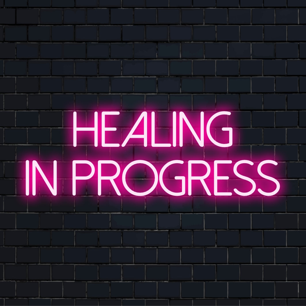 Placa de neon LED personalizada com a frase "Healing in Progress" (Cura em andamento), perfeita para decoração de casa em neon ou arte de parede personalizada.