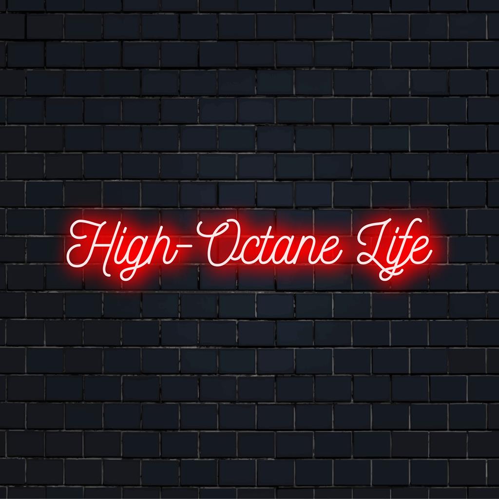 Letreiro de LED neon vibrante com a frase "High-Octane Life" em fonte marcante. Perfeito para decoração moderna e espaços inspiradores.