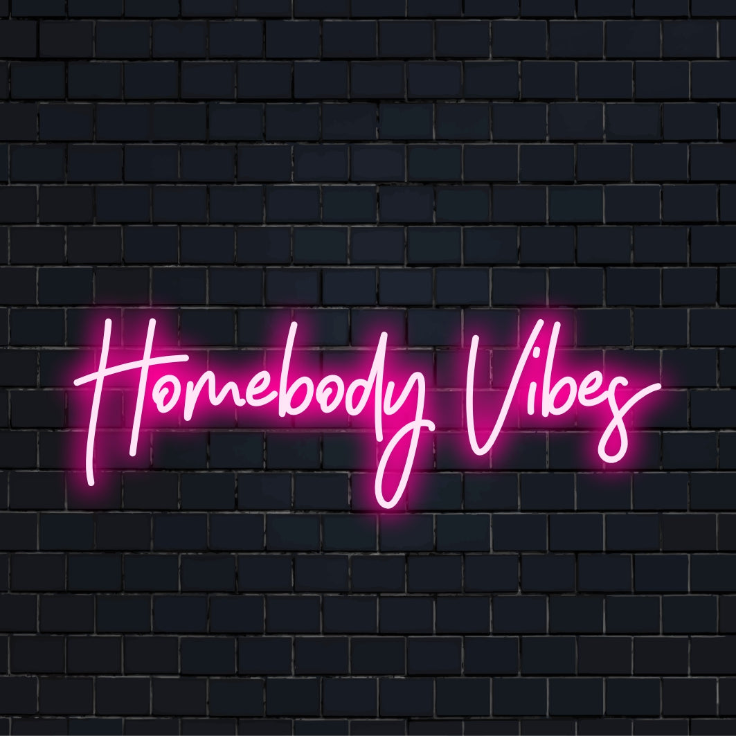 Frase Homebody Vibes brilhante em LED, ideal para espaços aconchegantes; decoração neon perfeita para experiências personalizadas.