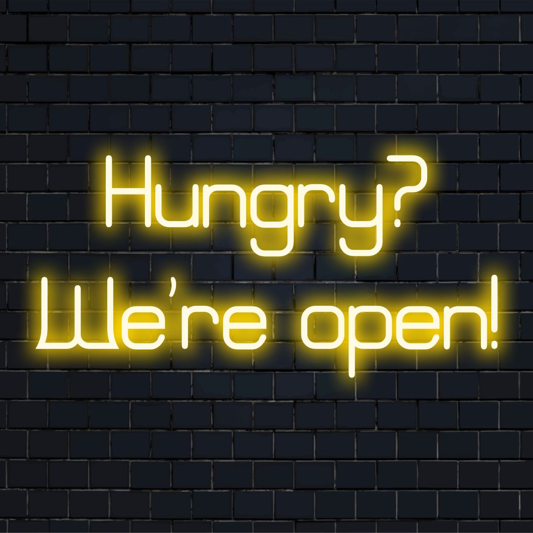 Placa de neon LED com os dizeres "Hungry We're Open!" em cores vibrantes, perfeita para realçar qualquer espaço com uma decoração convidativa de luzes neon.