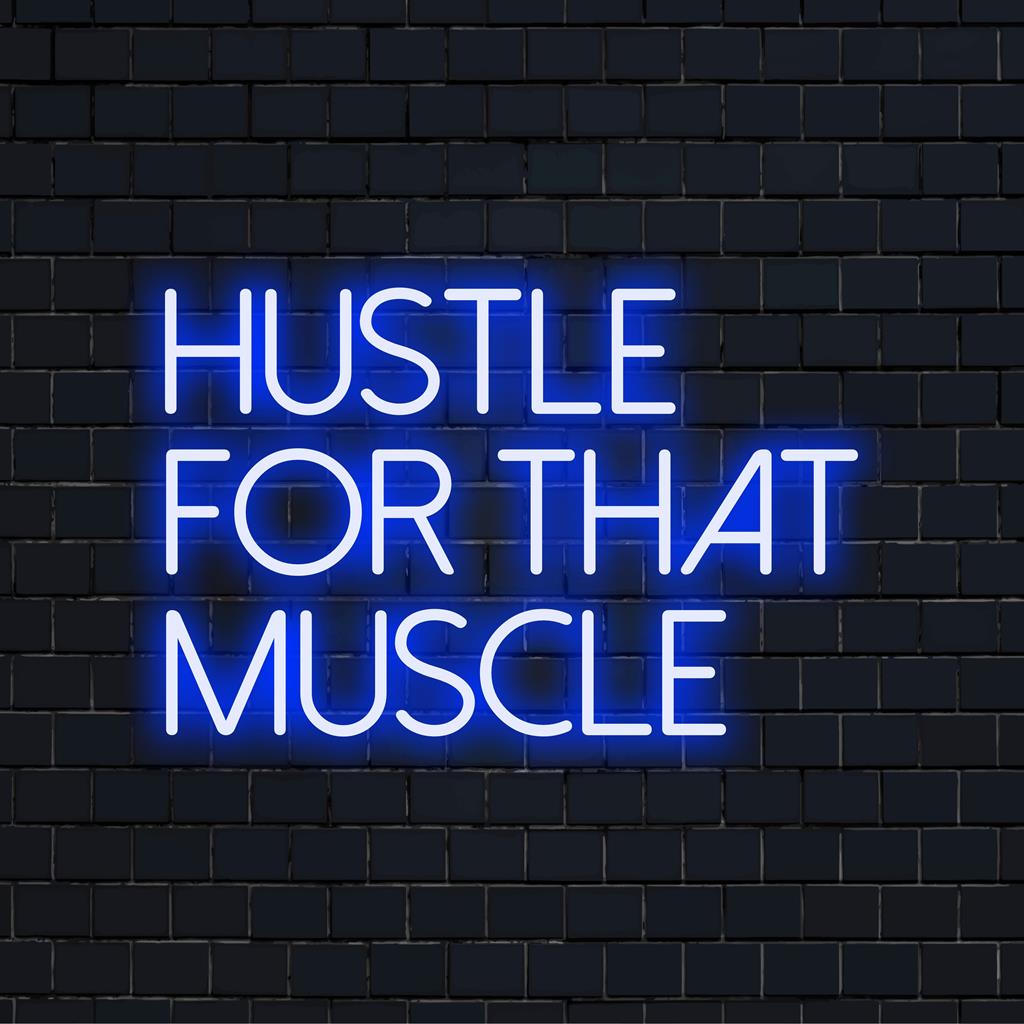 Placa de neon LED exibindo "Hustle For That Muscle" em luz vibrante, decoração neon perfeita para motivação.