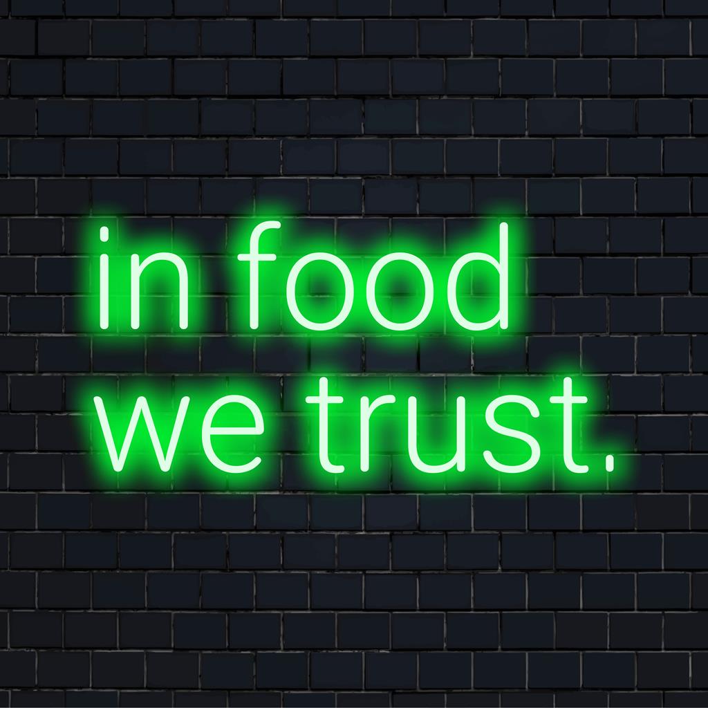 Placa de neon LED com a inscrição "In Food We Trust", ideal para cozinhas ou áreas de jantar, com arte neon LED personalizada.