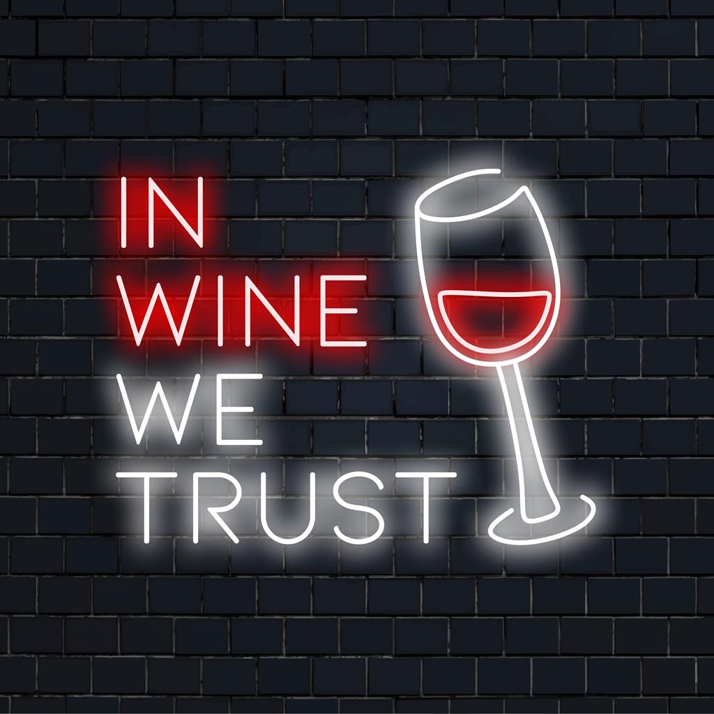 Placa de neon LED personalizada com os dizeres In Wine We Trust, perfeita para amantes de vinho e bares em casa, adicionando um brilho aconchegante a qualquer espaço.