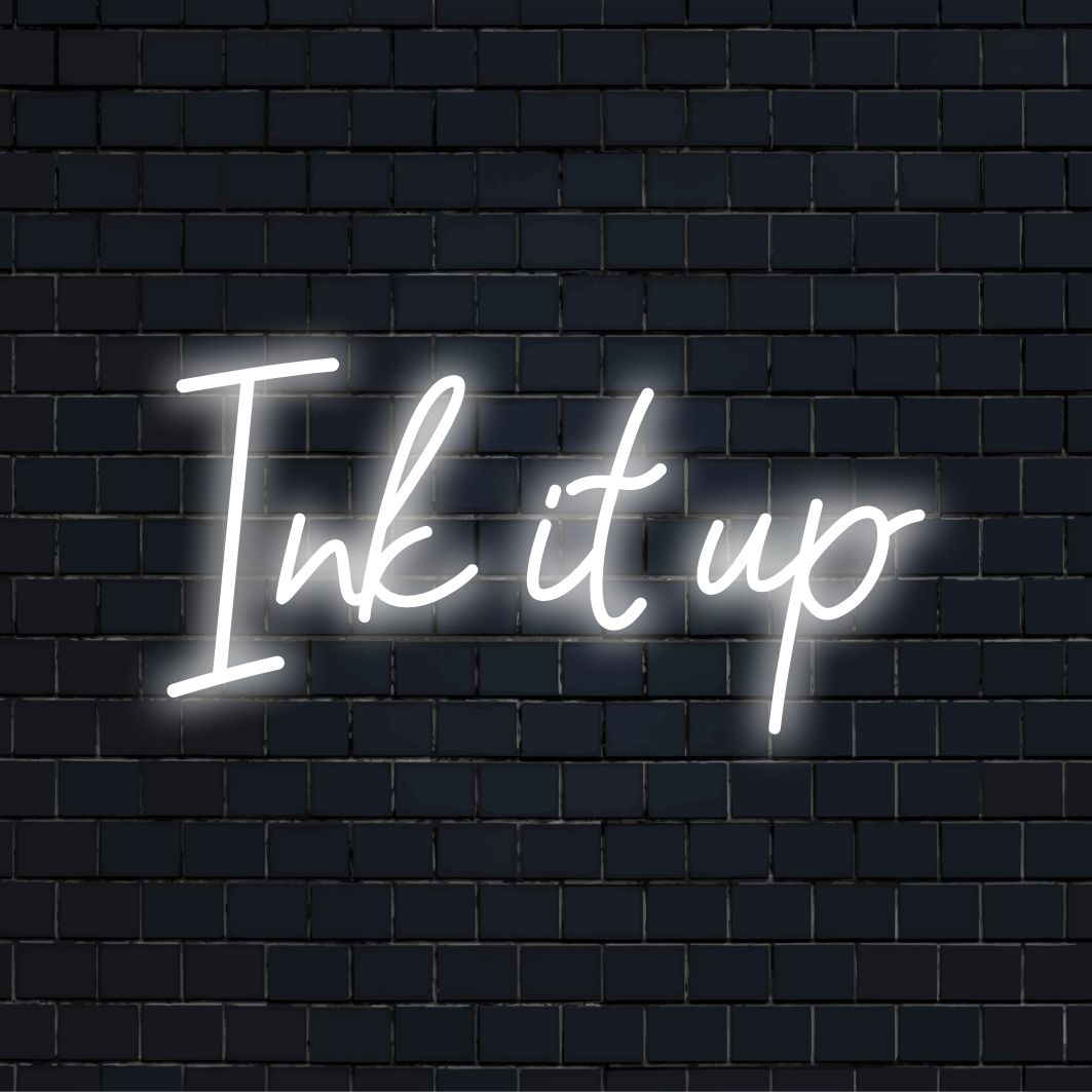 Letreiro de LED neon colorido e vibrante, perfeito para dar um toque pessoal a qualquer espaço. Decoração moderna com luzes neon.