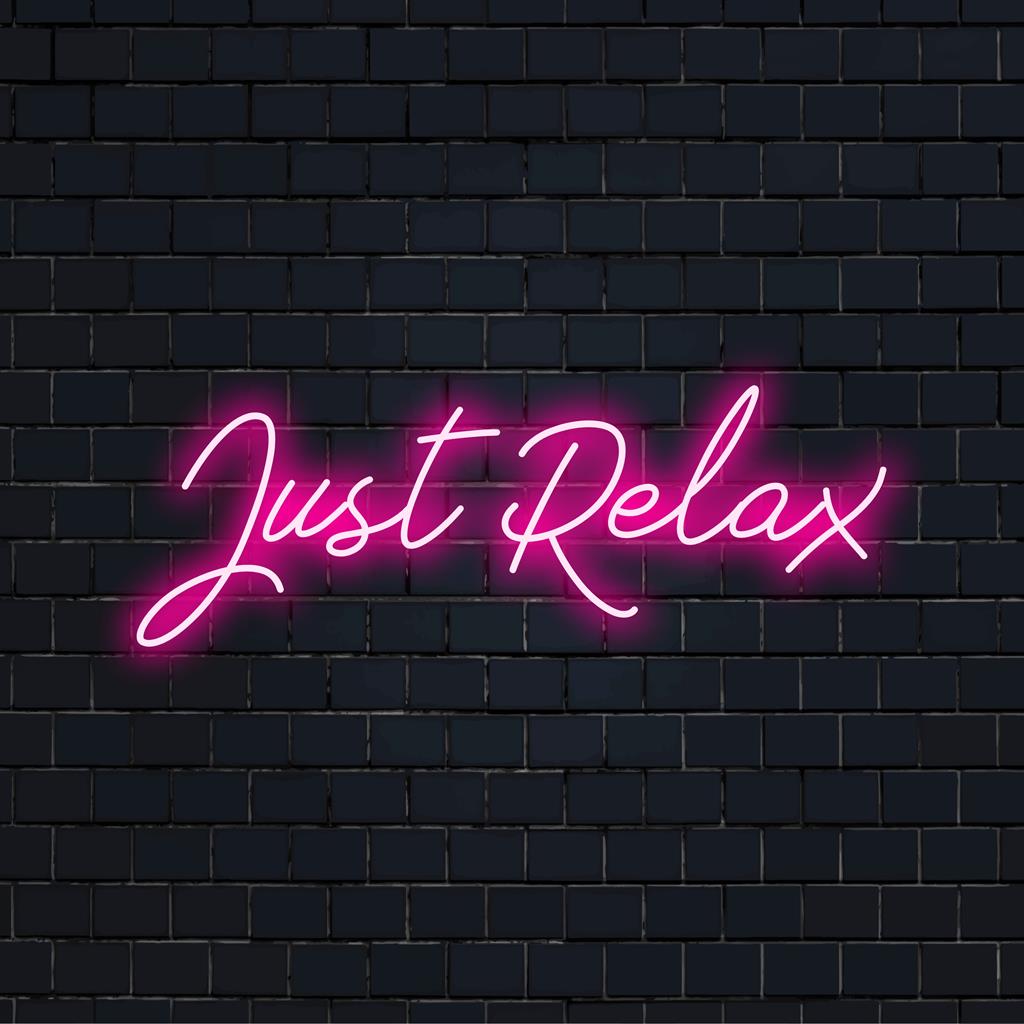 Placa de LED neon com a frase "Just Relax" escrita em uma letra elegante; perfeita para aliviar o estresse e criar um ambiente tranquilo.