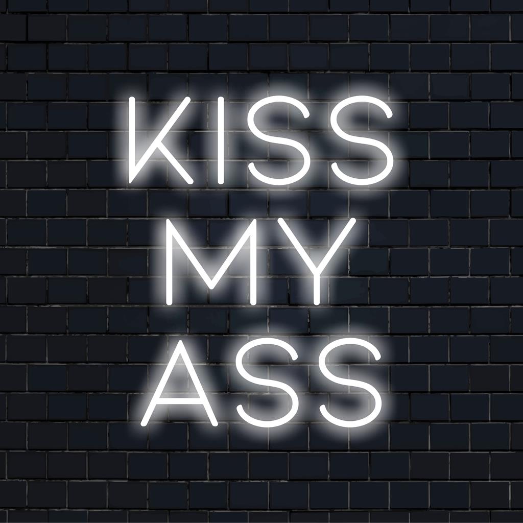 Letreiro de LED neon vibrante e personalizado com a frase "Kiss My Ass" (Beije Minha Bunda), perfeito para dar um toque ousado a qualquer espaço. Decoração com luzes neon.