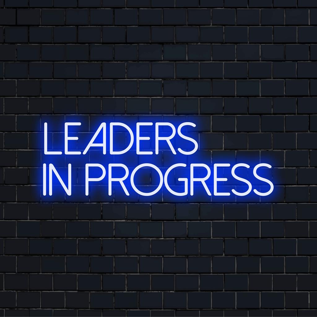 Placa de neon LED personalizada com os dizeres Leaders In Progress, ideal para arte de parede e decoração de luz personalizada.