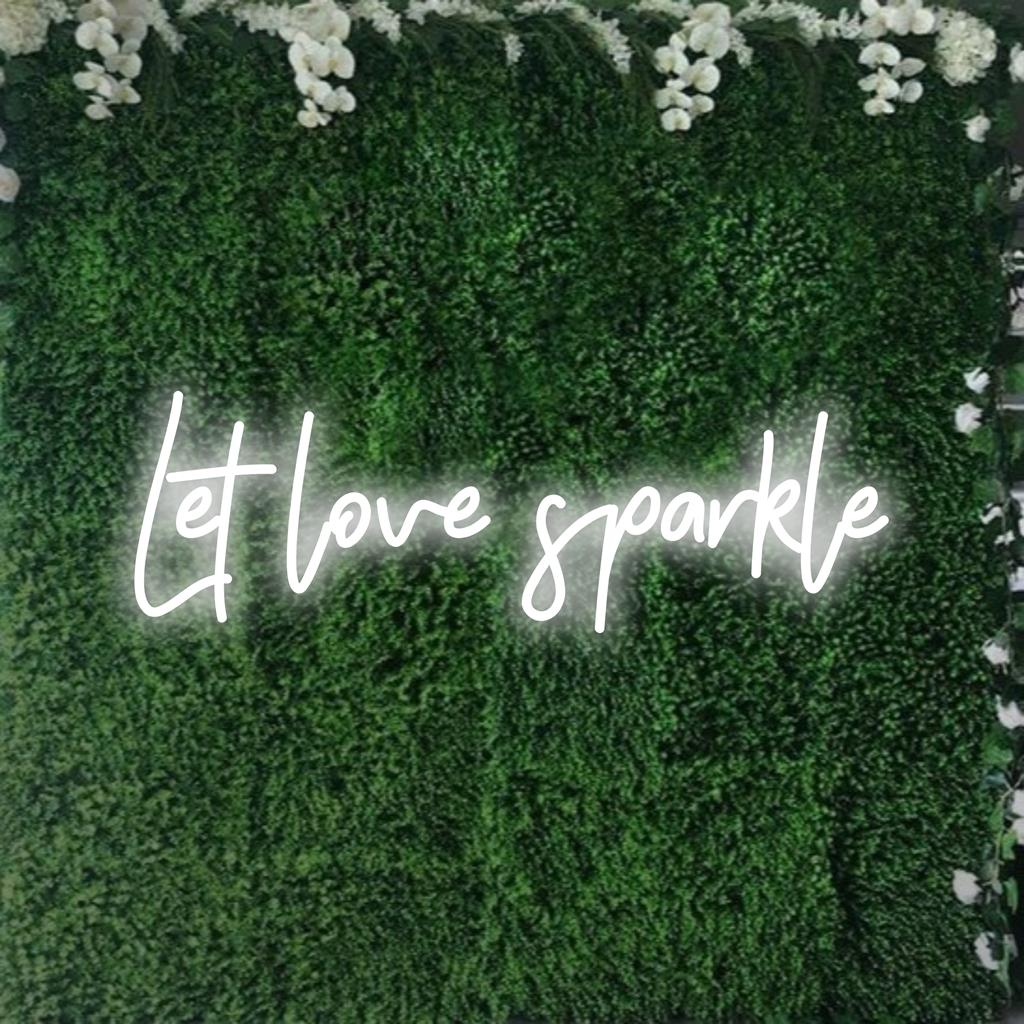 Ilumine seu espaço com a placa de LED neon personalizada Let Love Sparkle, trazendo um toque de aconchego e inspiração para qualquer ambiente.