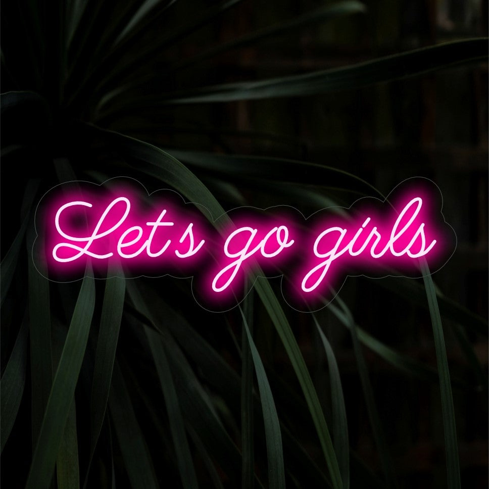 O letreiro neon "Let's Go Girls" irradia empoderamento e entusiasmo, tornando-se uma adição vibrante a espaços onde a diversão e a positividade prosperam. Ideal para uma atmosfera animada e energética.