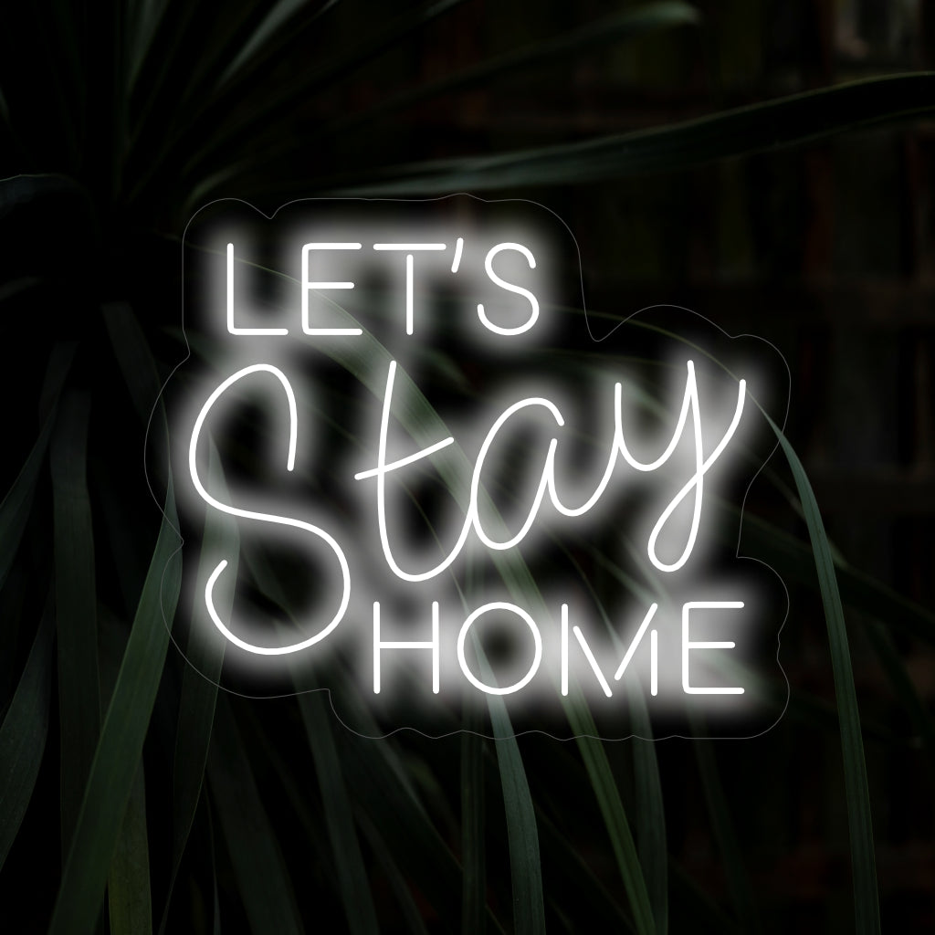 A placa de neon "Let's Stay Home" exala vibrações aconchegantes, perfeitas para criar uma atmosfera acolhedora e convidativa. Ideal para decoração de interiores, esta placa complementa espaços dedicados ao relaxamento e ao conforto.