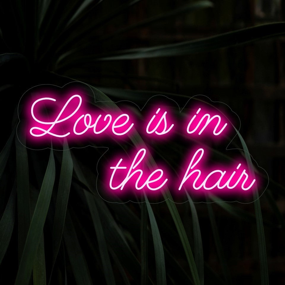 "O Amor Está no Cabelo" é um letreiro de neon romântico e estiloso para espaços que celebram a beleza dos cabelos. Ilumine com amor e estilo!