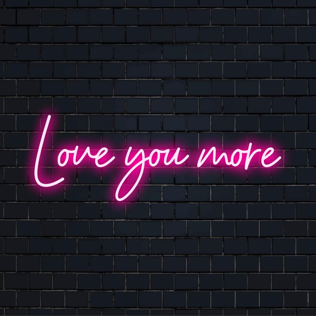 Placa de neon LED personalizada com a frase "Love You More" em letras vibrantes; decoração neon perfeita para expressar sentimentos sinceros.