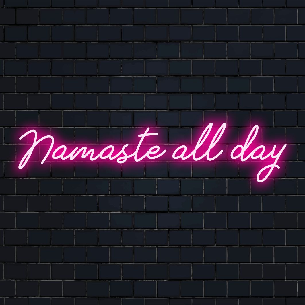 Placa de neon LED personalizada com os dizeres Namaste All Day em uma escrita elegante; decoração de neon versátil para qualquer espaço onde sua paz interior chame de lar.