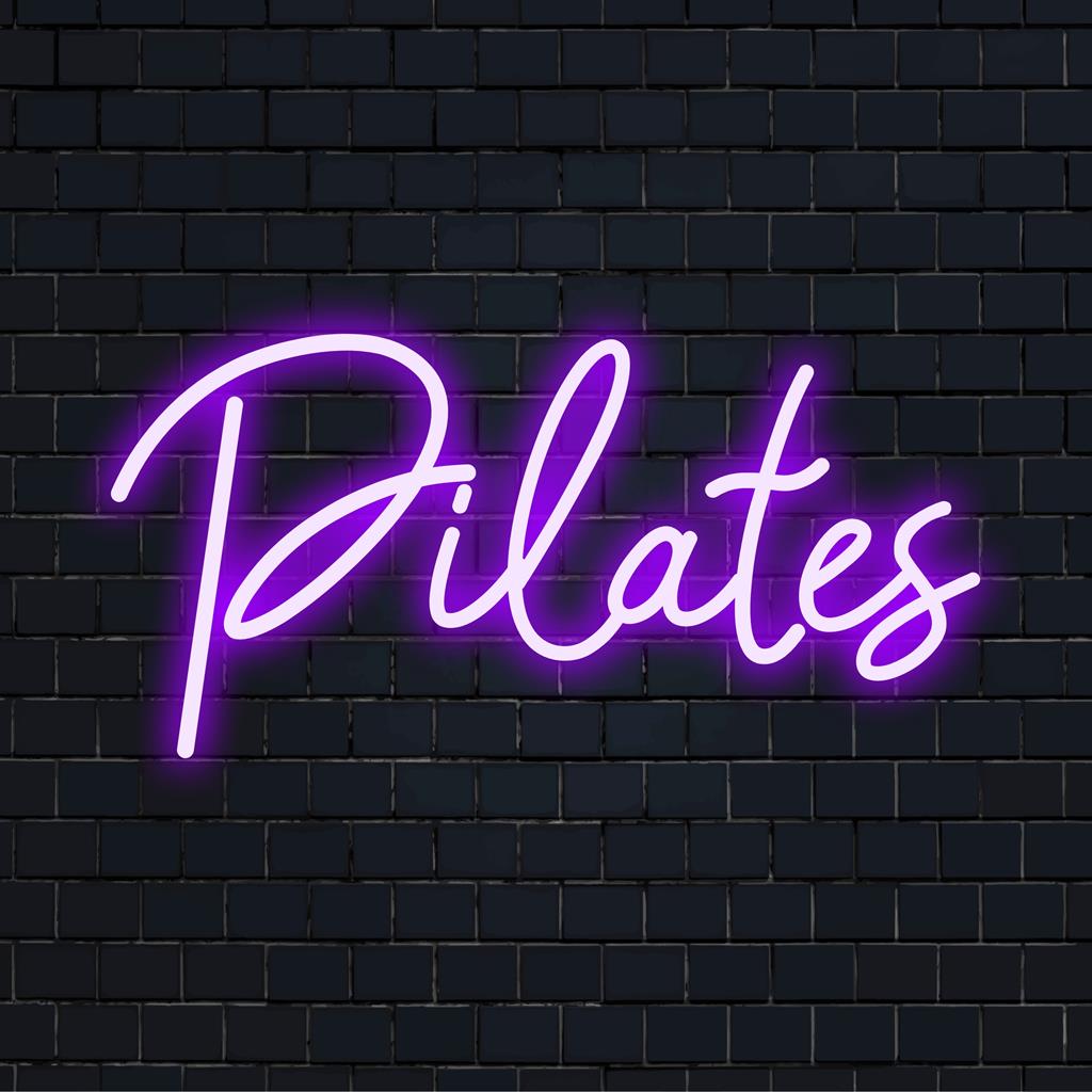 Placa de LED neon com Pilates em texto corrido, ideal para estúdios; um elegante detalhe neon e decoração de parede personalizada.