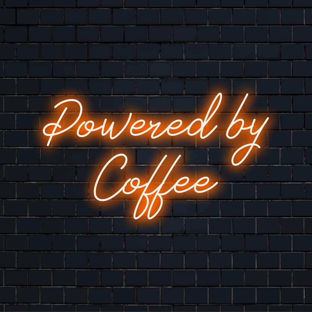 Placa de LED neon personalizada com os dizeres "Powered By Coffee", ideal para decoração de cafeterias ou para quem gosta de café, acrescenta um toque vibrante a qualquer espaço.