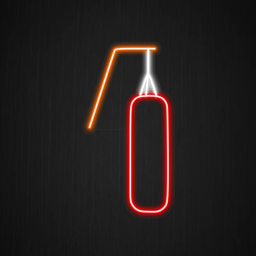 "Placa de Neon com Saco de Pancadas" é uma adição dinâmica e energética, perfeita para espaços dedicados ao fitness e às artes marciais. Ilumine com o espírito de força e determinação!