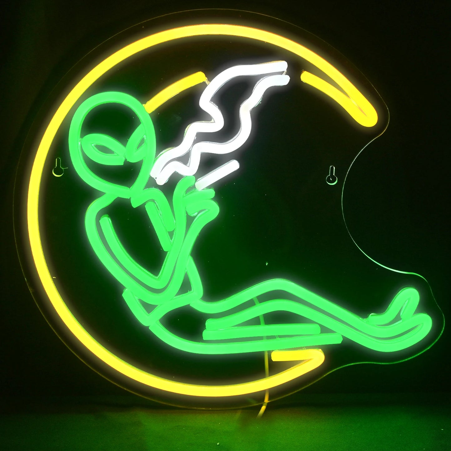 Letreiro de LED Alien Fumante em Forma de Lua 5V USB - Econômico
