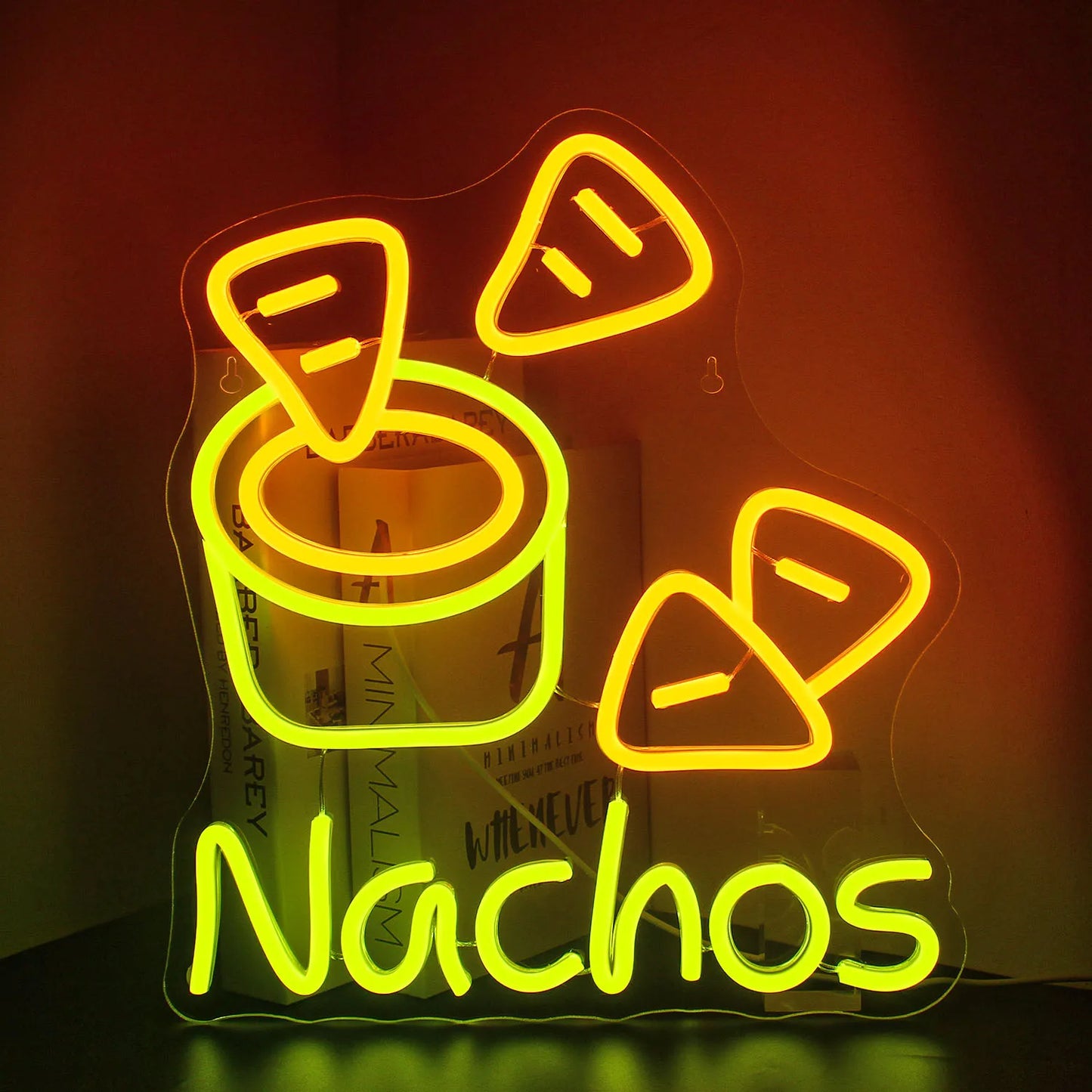 Um letreiro de LED neon vibrante projetado para lembrar um prato de nachos.