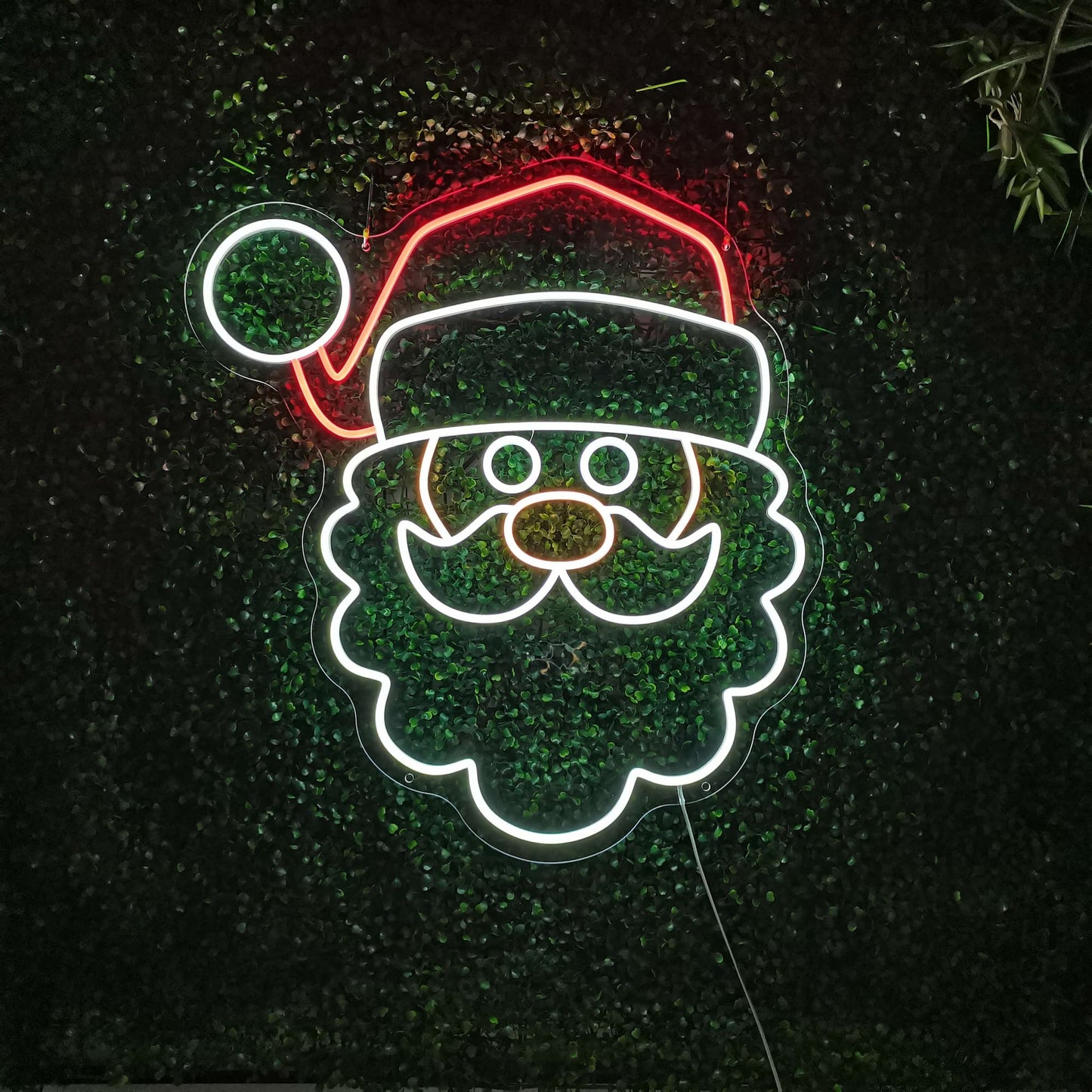 Letreiro de neon com cara de Papai Noel - The Art Neon