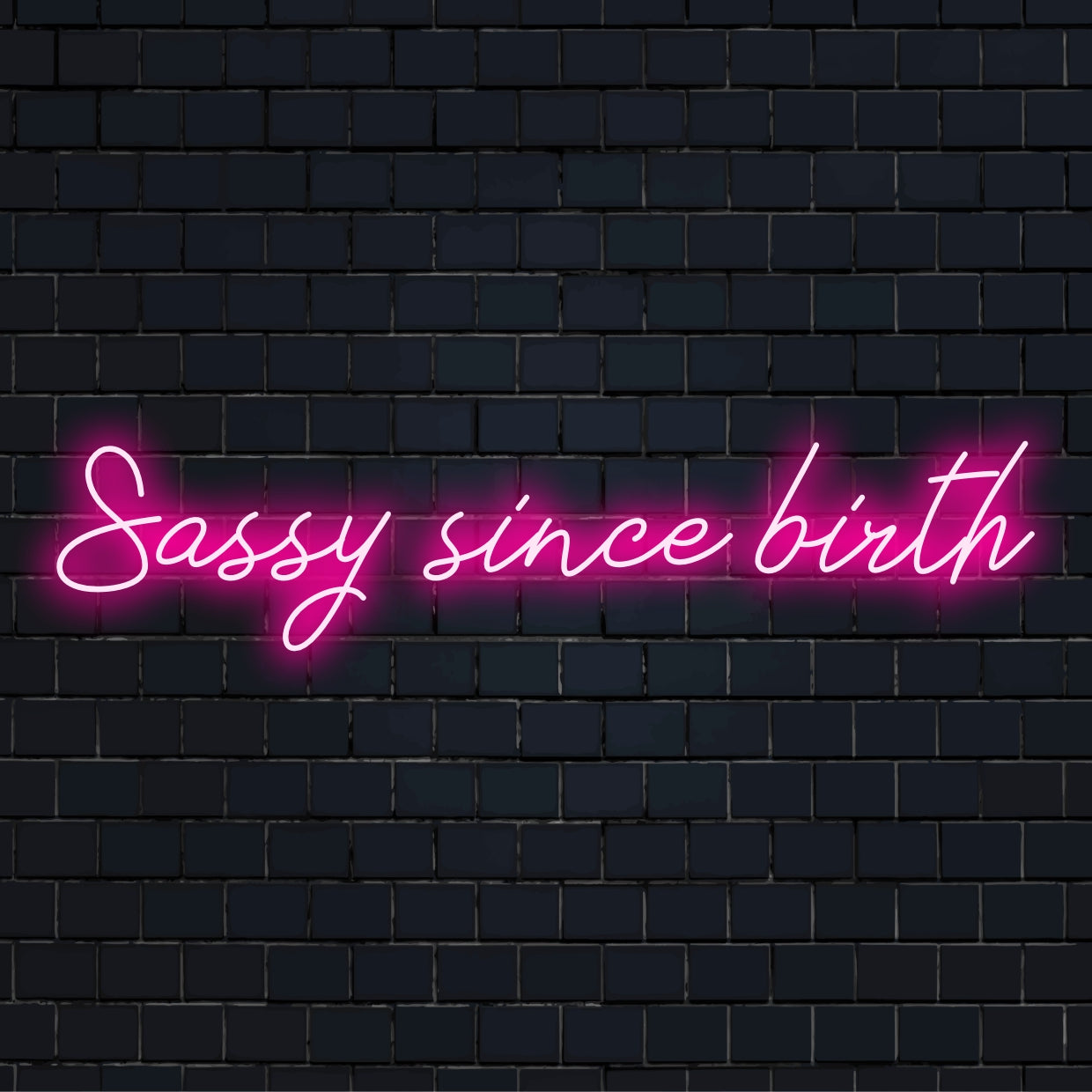 Placa de neon LED iluminada e personalizada com a frase "Sassy Since Birth"; um toque vibrante de brilho neon personalizado.
