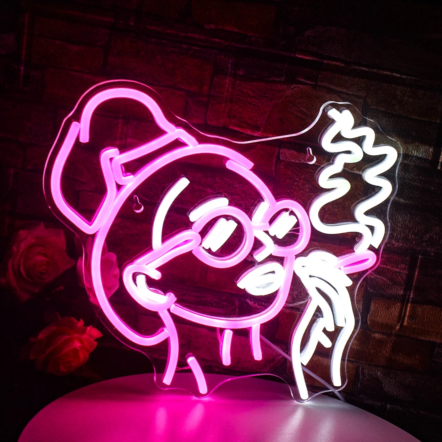 Um letreiro de LED neon vibrante representando uma ilustração estilizada de uma garota fumando.